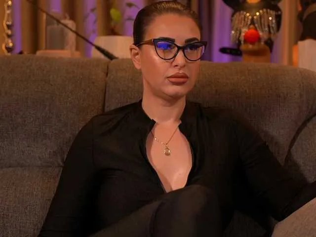 KellyKent on BongaCams