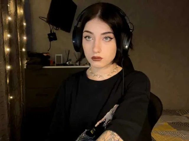 meowluly — GOAL: Take off my jacket - @totalremain - @remain