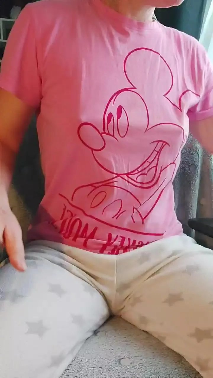 BlueEye_Girl —  #hairy #milf #pee #spanking #amateur #pornstar #cum