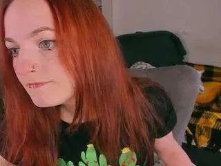 alice-cuteperv on CamSoda