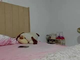 holly-brooke on CamSoda 