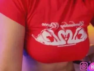 innanaa on CamSoda 