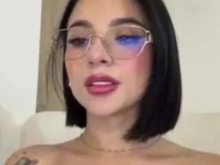 kiraalopez on CamSoda
