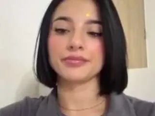 kiraalopez on CamSoda