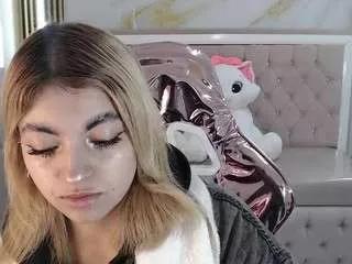 lili-conor-s on CamSoda 