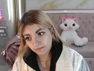 lili-conor-s on CamSoda 