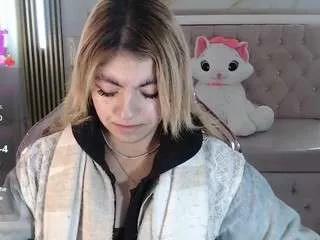 lili-conor-s on CamSoda 