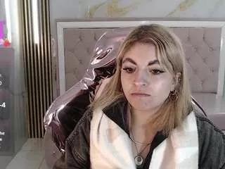 lili-conor-s on CamSoda 