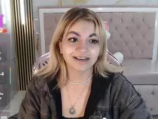 lili-conor-s on CamSoda 