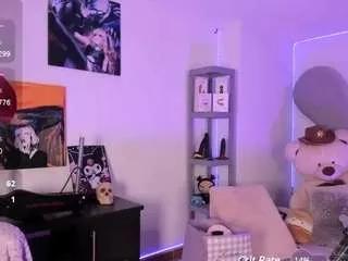 lolaa-bunny on CamSoda 