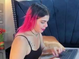 niki-santana on CamSoda 