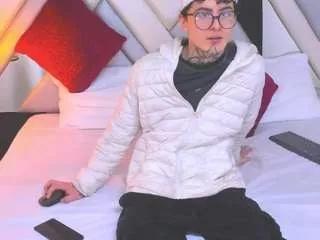 nina-passionf on CamSoda 