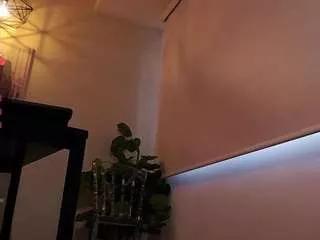 sassy-girl on CamSoda 