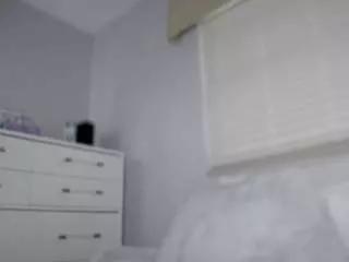 sassysmiles on CamSoda 