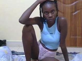 sweet-razzy on CamSoda 