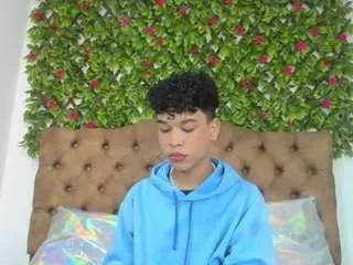 sweetboyx on CamSoda 
