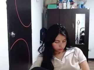 sweethsophie on CamSoda 