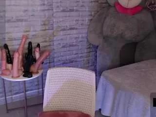 tinnahottie on CamSoda 