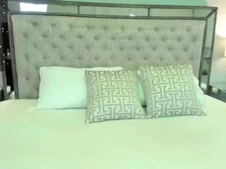 victoriaxx-1 on CamSoda