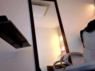 almma_ on Chaturbate 
