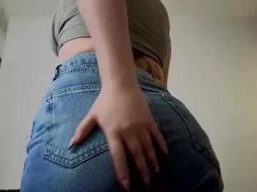 almma_ on Chaturbate 