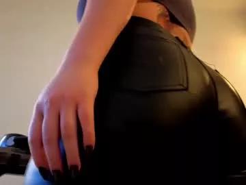 almma_ on Chaturbate 