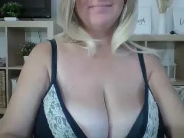 danahotmilf on Chaturbate 