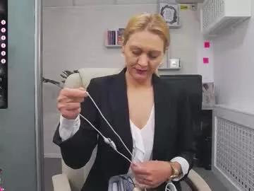 ellamilf on Chaturbate 