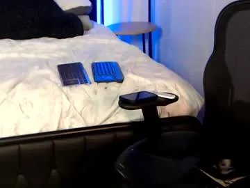 johnnieredd on Chaturbate