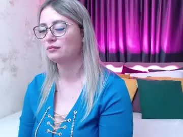 kriiskiss model from Chaturbate
