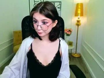 mellsawertyq — Mell's warm embrace is waiting for you... come, I feel so cozy when you're near  #nonude #glasses #cute #dance #tease