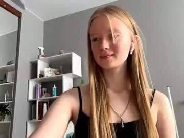 mittietonge on Chaturbate