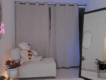 roxie_gates — GOAL: clap ass more oil [689 tokens remaining] Make Me Wet  Lovense Toy ON!! #latina #anal #bigass #cum #squirt