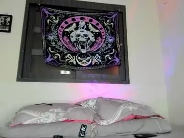 saucy_zaren on Chaturbate