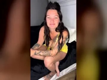 sluttycouple840 — come hangout with me ;) #hotwife #tease #milf #feet #natural