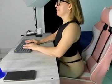 yelena03 on Chaturbate 
