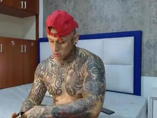 aaron_flex on Flirt4Free