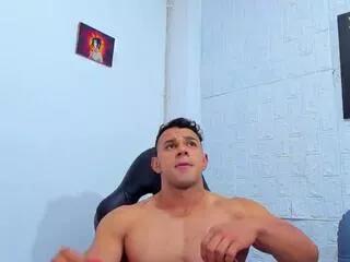 aaron_velour on Flirt4Free 