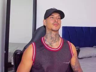 jiro_kenji on Flirt4Free