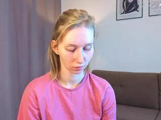 larraine_aparicio on Flirt4Free