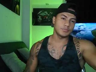 layton_fox on Flirt4Free