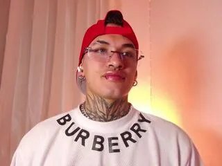 luke_evanns on Flirt4Free