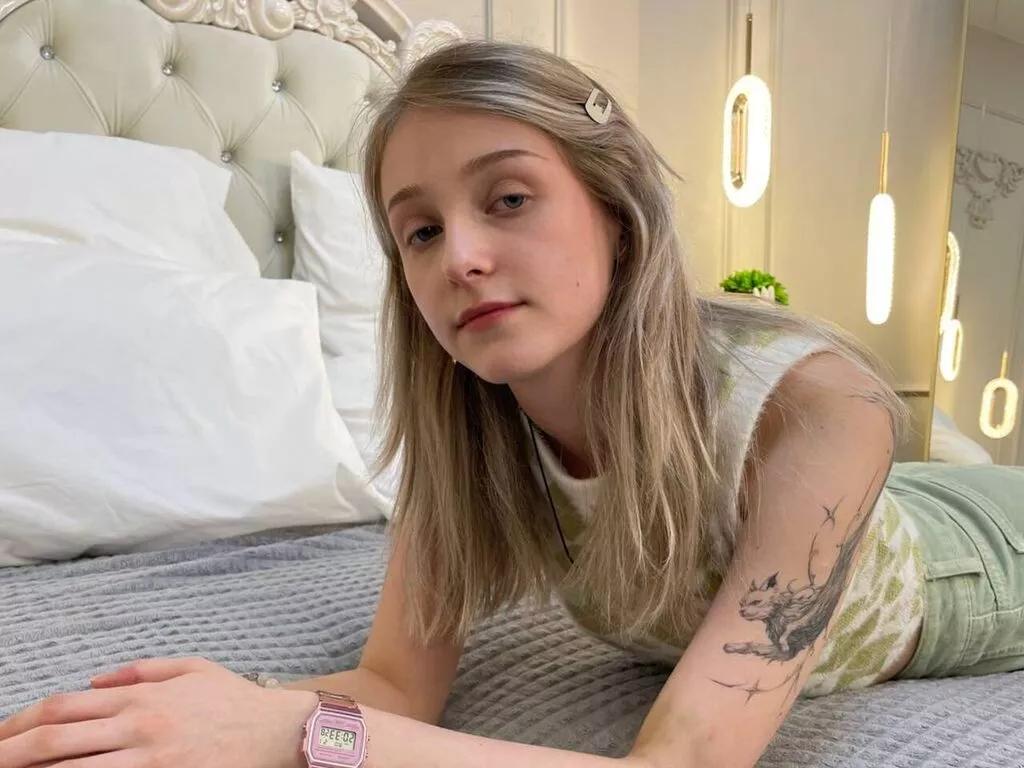 LunaMiln on LiveJasmin