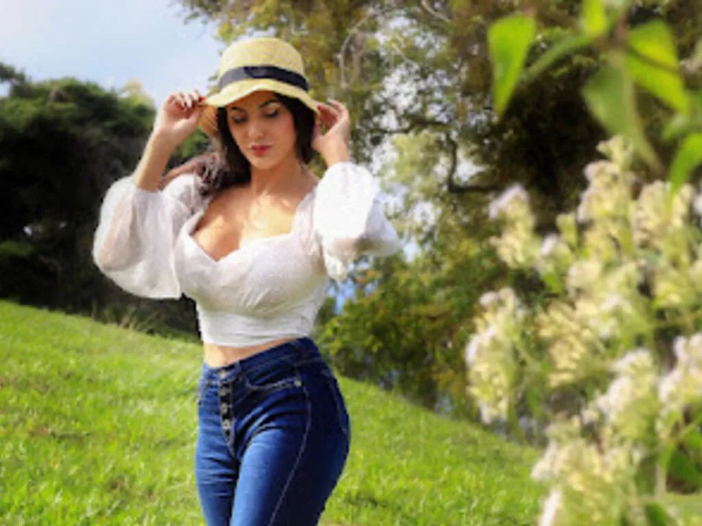 ThanaRouge — I like a generous, respectful and fun man! Who has no limits in pampering me and making me feel special! Open mind to fantasies!