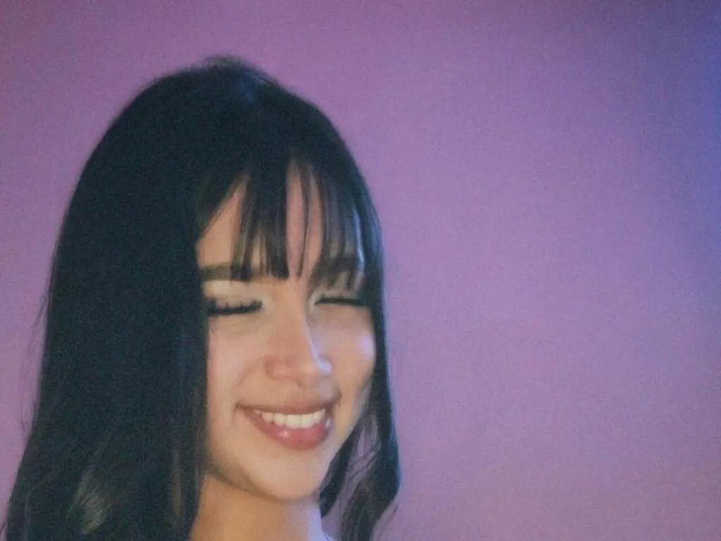 YamiRose — me gustan mucho los gatos los chocolates y la comida y salir a lugares hermosos y ser extrovertida, hot, y ser exitada por ti.