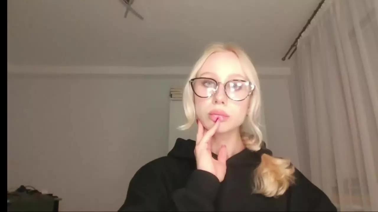 AnyaBlonde on Streamray 