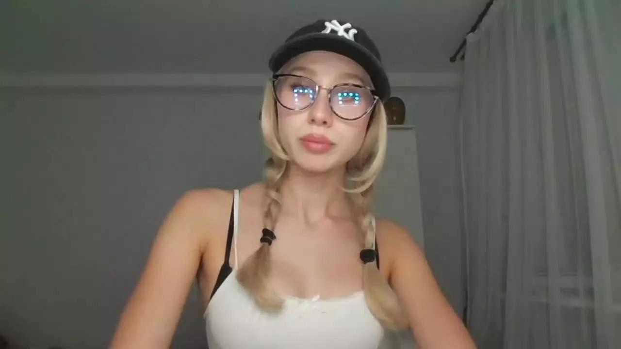 AnyaBlonde on Streamray