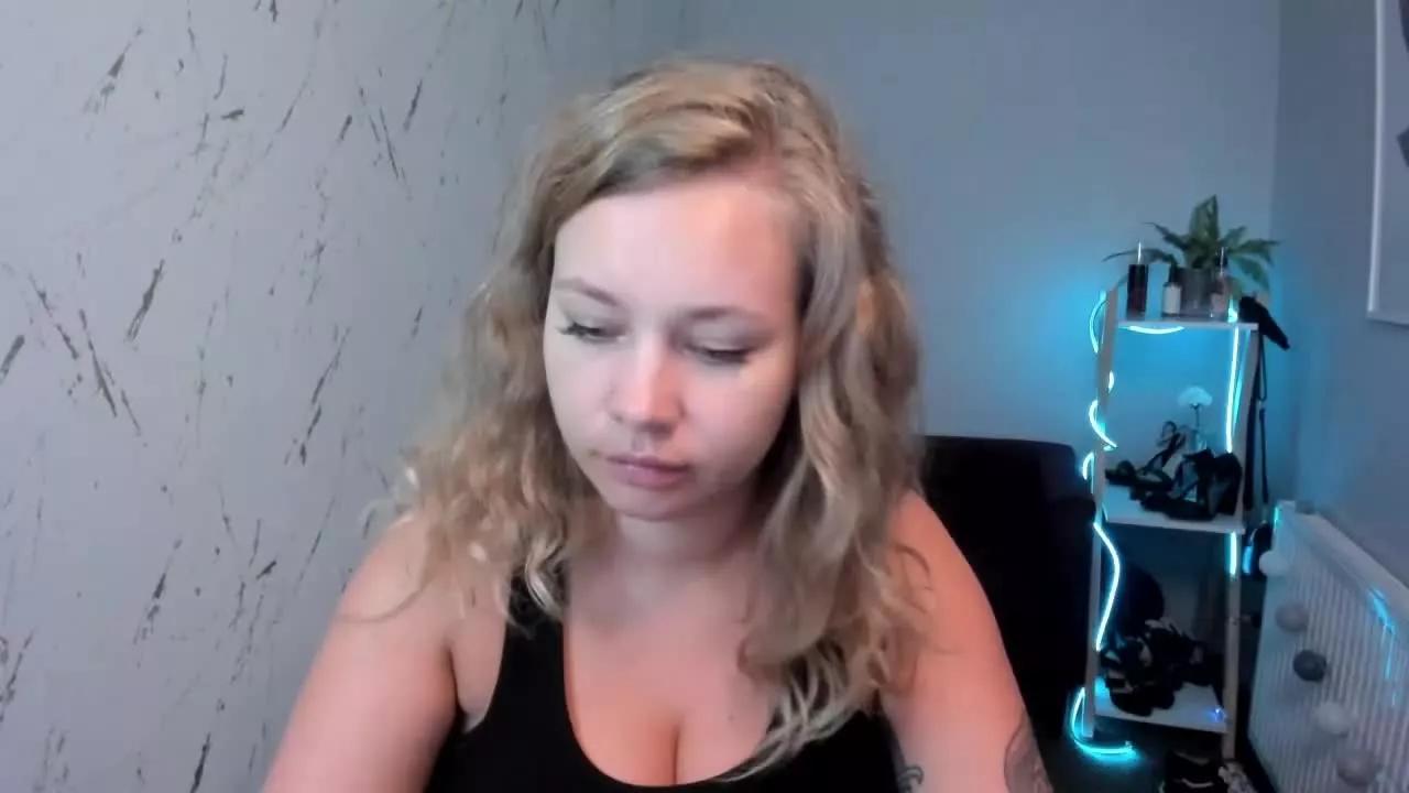 bambiHOLLY on Streamray 