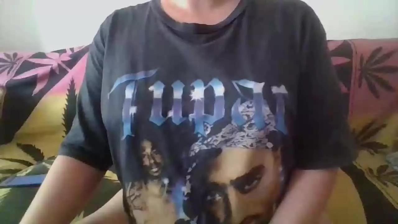littlesara21 on Streamray 