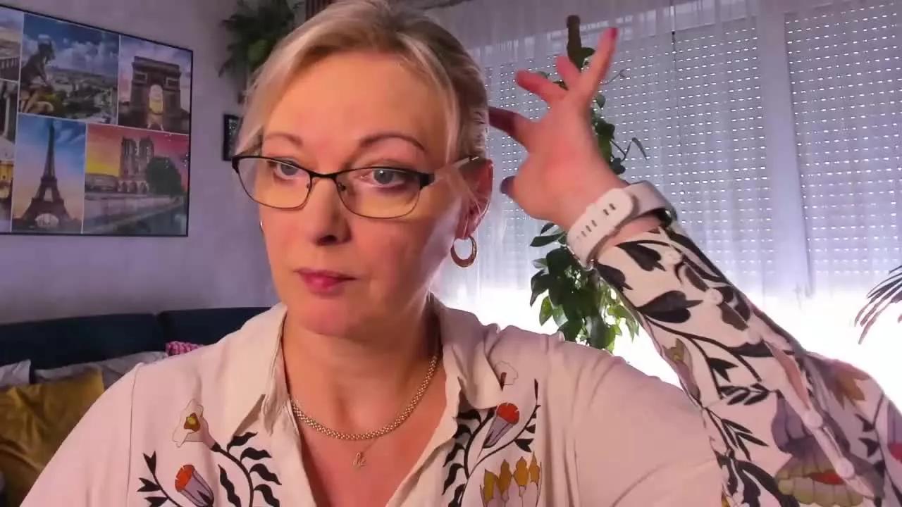 LUXvanessa on Streamray